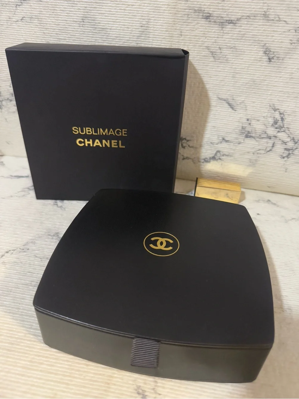 CHANEL Black and Cream Signature Jewelry Case - Picture 2 of 9